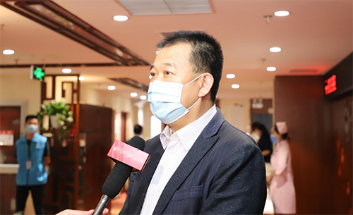 5慈銘體檢集團(tuán)聯(lián)席總裁韓圣群接受采訪.jpg